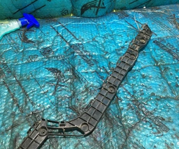 Направляющая бампера задняя правая для Toyota Land Cruiser 200 2007-2015 на фотографиях