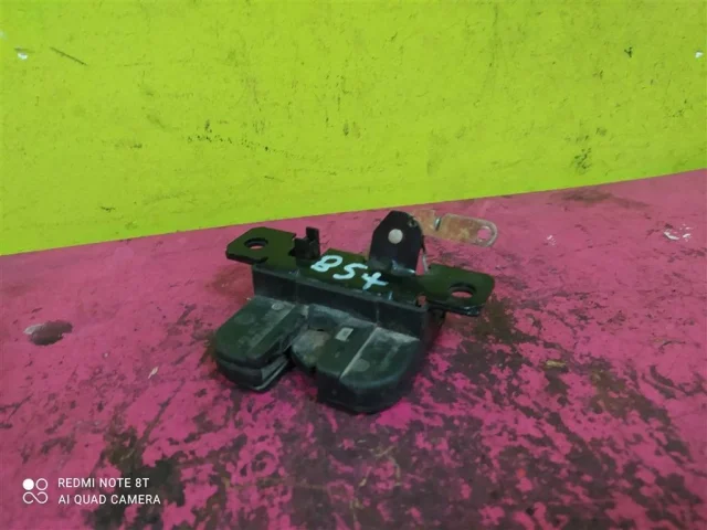 Замок багажника для Volkswagen Passat Variant (B5+ (B5.5), Typ 3BG) 2000-2005 на фотографиях