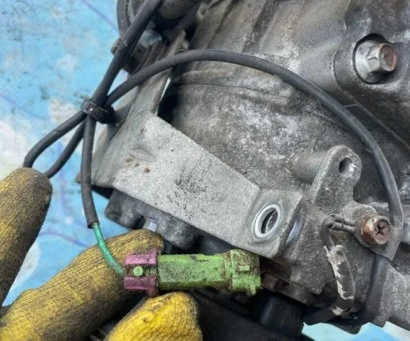 Компрессор кондиционера для Audi A4 B5 Avant 1994-2001 на фотографиях