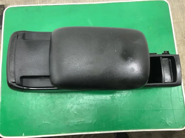 Крышка подлокотника для Subaru Forester SH 2008-2012 на фотографиях