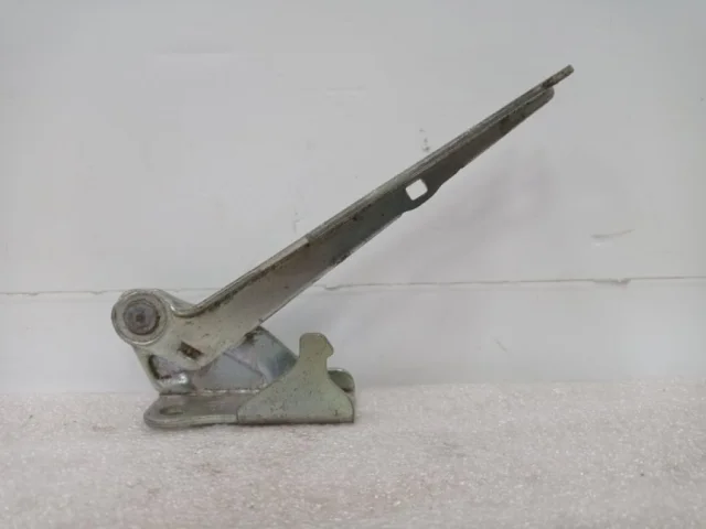 Петля капота левая для Hyundai Accent 2 Седан LC 1999-2012 на фотографиях