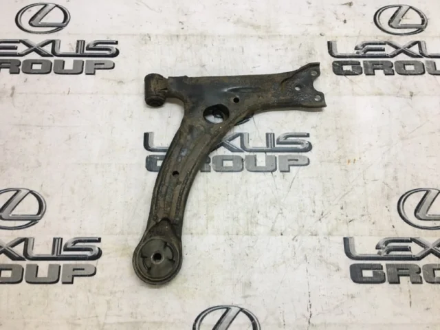Рычаг передний левый нижний для Toyota Avensis Седан T250 2003-2008 на фотографиях