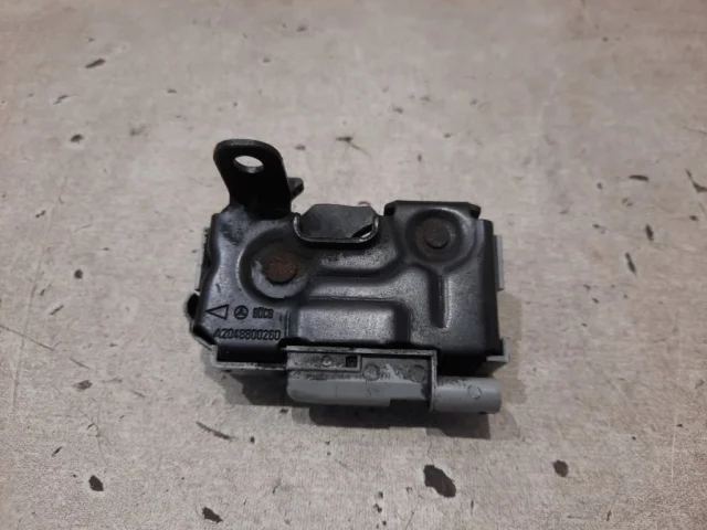 Фиксатор стойки капота для Mercedes-Benz GLK class X204 2008-2016 на фотографиях