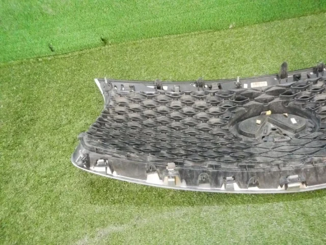 Решетка радиатора для Infiniti QX 80 2013-2022 на фотографиях