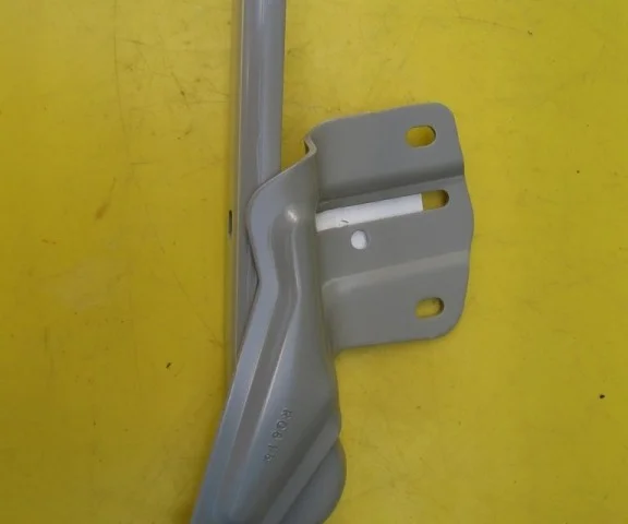 Петля капота правая для Volkswagen Jetta 6 2010-2019 на фотографиях