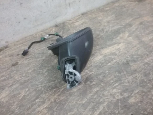 Стекла и зеркала для Volkswagen Passat (B8.5) Variant, R-line, GTE 2019+ на фотографиях