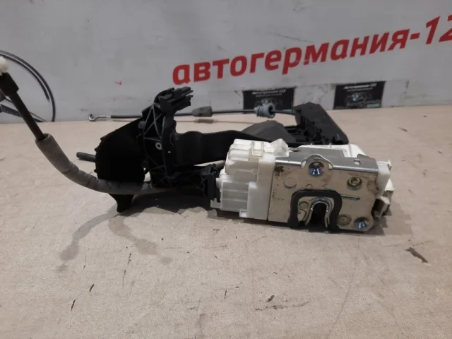 Уплотнитель передней правой двери для Mercedes-Benz M class W164 2005-2011 на фотографиях