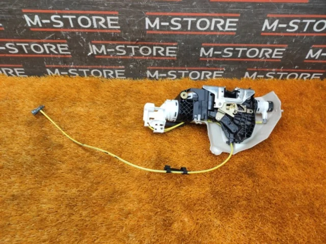 Замок задней левой двери для Mercedes-Benz S class W220 1998-2005 на фотографиях