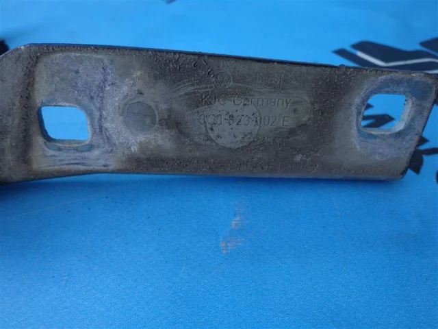 Петля капота правая для Volkswagen Passat (B6, Typ 3C) 2005-2010 на фотографиях