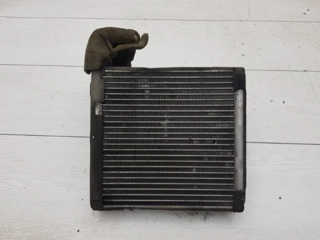 Испаритель кондиционера для Nissan Tiida C11 Хэтчбек 2007-2014 на фотографиях