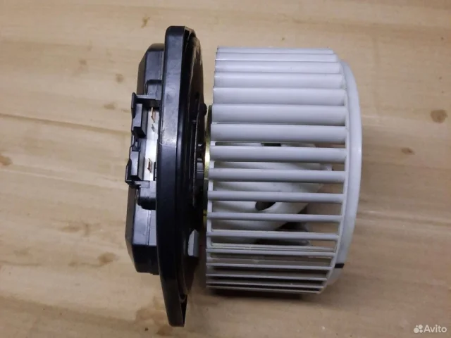 Мотор отопителя для Nissan Teana J31 2003-2007 на фотографиях