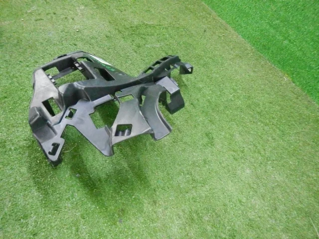 Кронштейн переднего бампера правый для Mercedes-Benz S class W222 2013-2017 на фотографиях