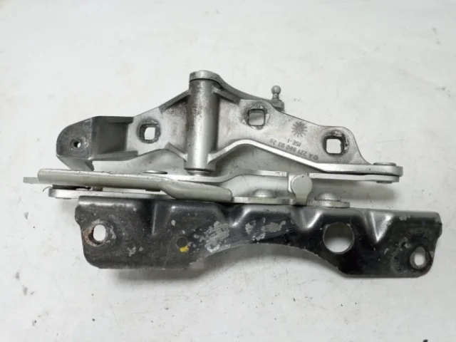 Петля капота левая для Mercedes-Benz S class W221 2005-2013 на фотографиях