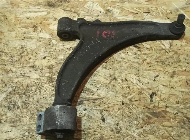 Рычаг передний правый нижний для Opel Insignia Седан A 2008-2017 на фотографиях