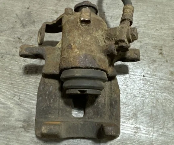 Суппорт задний левый для Audi A4 B7 2004-2008 на фотографиях