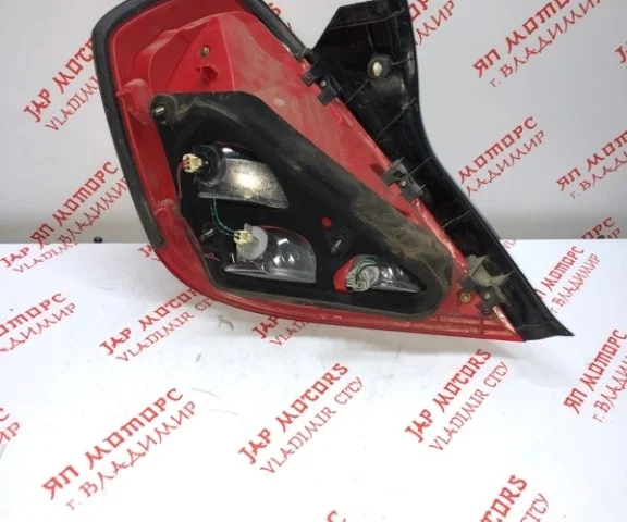 Фонарь правый для Nissan Teana J31 2003-2007 на фотографиях