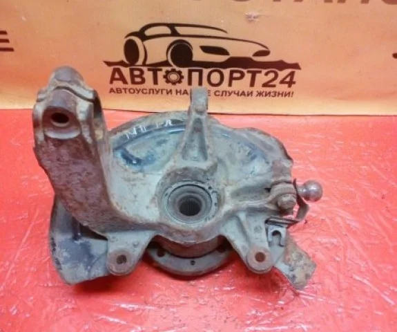 Кулак поворотный правый для Renault Scenic JM 2003-2006 на фотографиях