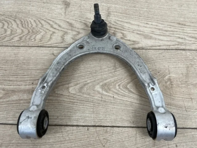 Рычаг передний левый верхний для Volkswagen Touareg II (7P5) 2010-2014 на фотографиях