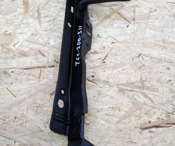 Стойка замка капота правая для Toyota Land Cruiser 200 2007-2015 на фотографиях