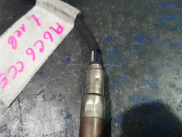 Лямбда-зонд (верхний) для Audi A6 C6 Avant 2004-2011 на фотографиях