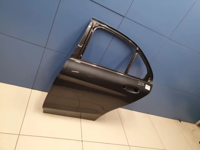 Двери для Mercedes-Benz C class C205 2014-2020 на фотографиях
