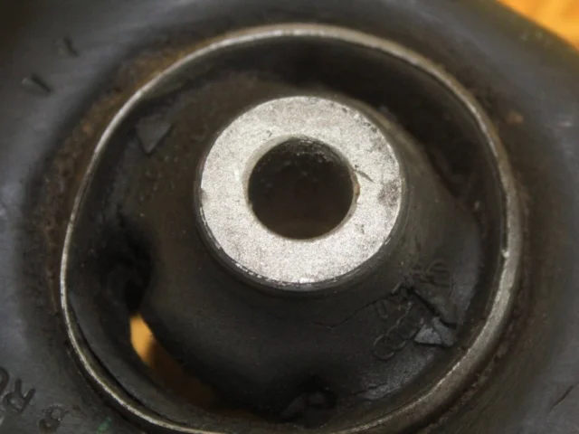 Качающийся рычаг левый для Volkswagen Polo V Седан (6R) 2009-2015 на фотографиях