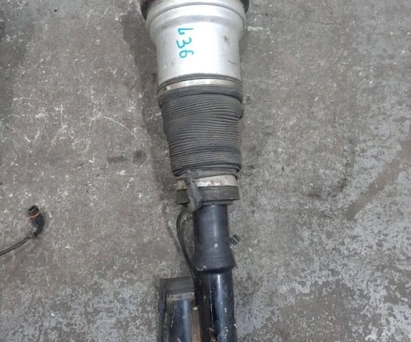 Пневмостойка передняя правая для Mercedes-Benz S class W220 1998-2005 на фотографиях