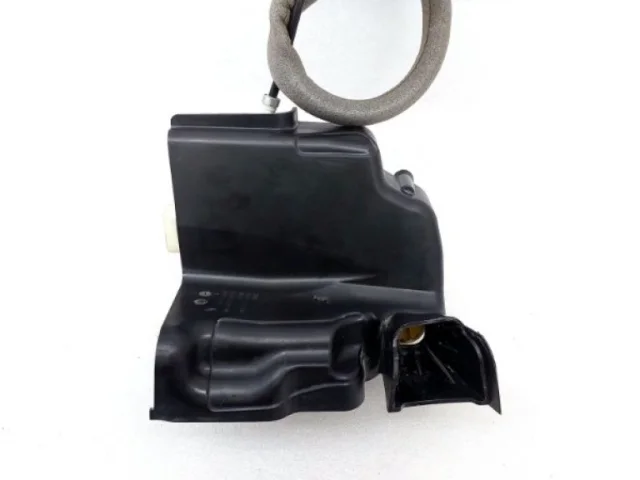 Уплотнитель передней правой двери для Audi A4 B8 2007-2015 на фотографиях