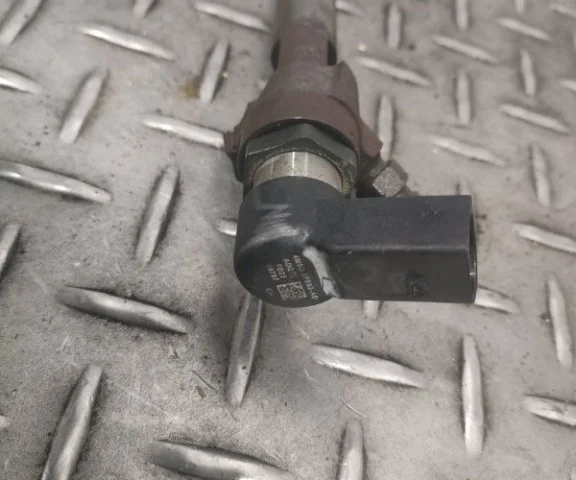 Форсунка топливная для Ford Galaxy CD340 2006-2015 на фотографиях