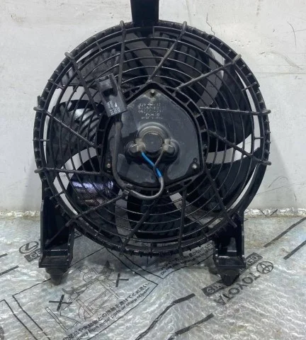 Вентилятор радиатора кондиционера для Toyota Land Cruiser 200 2007-2015 на фотографиях