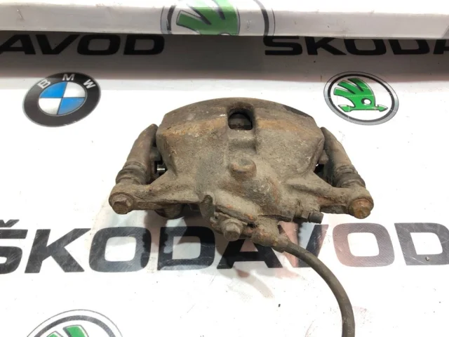 Суппорт передний левый для Skoda Octavia A7 на фотографиях