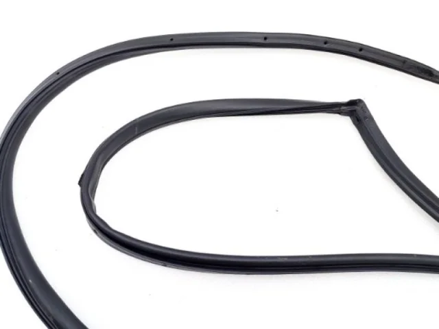Уплотнитель задней левой двери для Kia Ceed 2 SW JD 2012-2016 на фотографиях