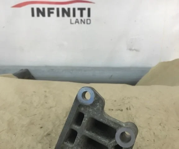Кронштейн подушки двигателя задний правый для Infiniti FX S51 2008-2013 на фотографиях