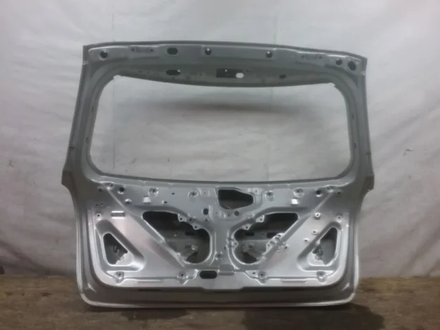 Двери для Toyota Avensis Универсал T250 2003-2008 на фотографиях