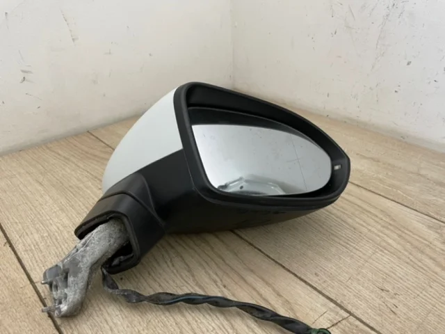 Стекла и зеркала для Volkswagen Passat (B8.5) 2019+ на фотографиях