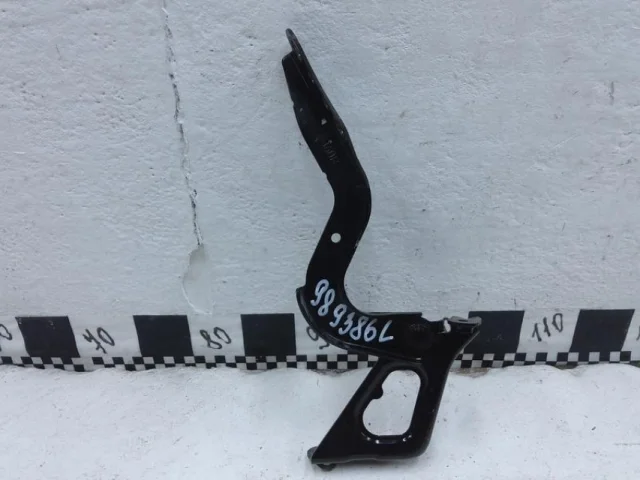 Петля капота правая для Toyota RAV4 XA50 2019+ на фотографиях