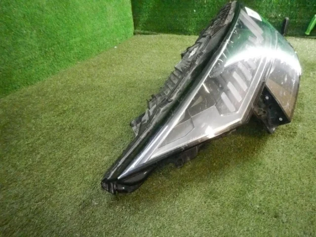 Фара левая для Audi Q8 4M 2018-2023 на фотографиях