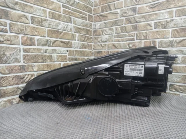 Фара правая для Porsche Macan 95B 2014-2023 на фотографиях