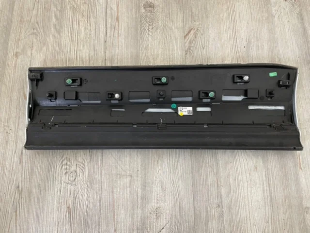 Стекло двери заднее правое для Volkswagen Touareg III (CR) 2018+ на фотографиях