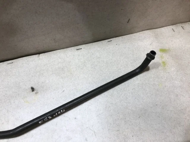 Трубка радиатора охлаждения АКПП (выпускная) для BMW X5 Е53 1999-2006 на фотографиях