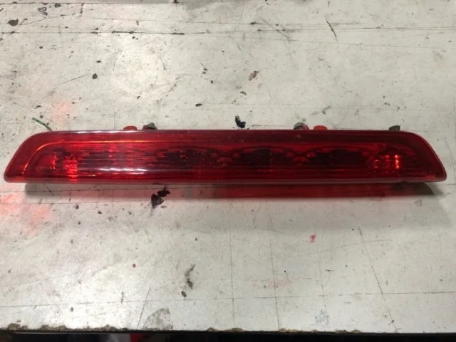 Стоп-сигнал правый для Peugeot 308 SW T7 2007-2014 на фотографиях