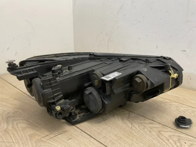 Фары для Volkswagen Passat (B8.5) Variant, R-line, GTE 2019+ на фотографиях