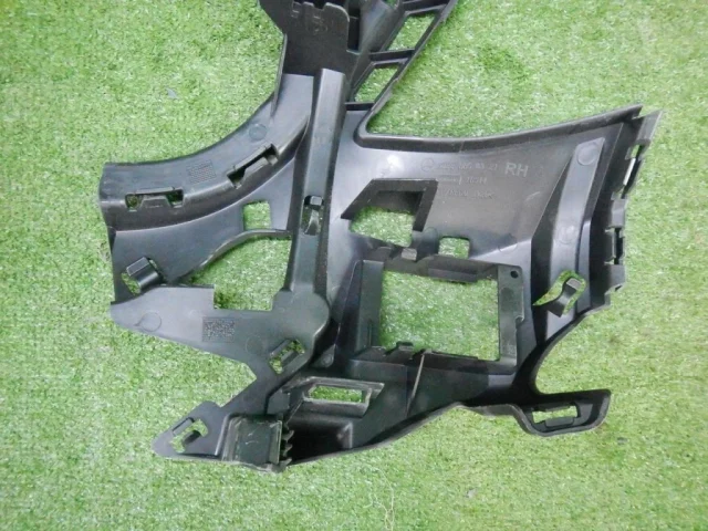 Кронштейн переднего бампера правый для Mercedes-Benz S class W222 2013-2017 на фотографиях