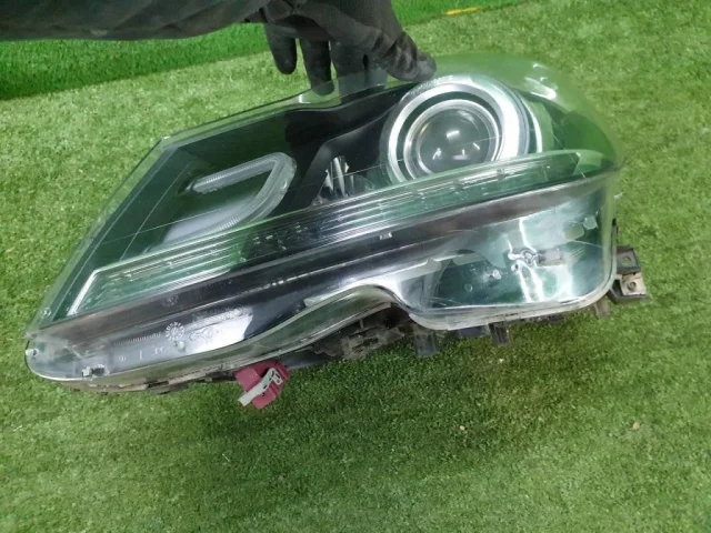 Крышка форсунки фароомывателя левая для Mercedes-Benz C class W204 2007-2014 на фотографиях