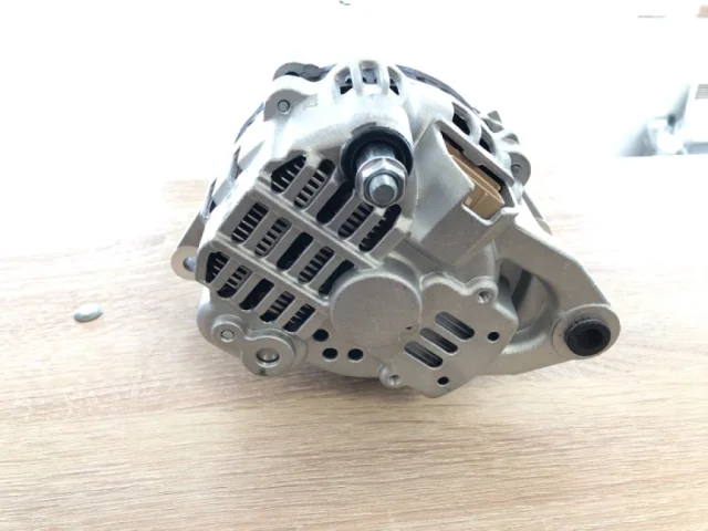 Генератор для Mitsubishi Lancer 9 Универсал CS 2003-2010 на фотографиях