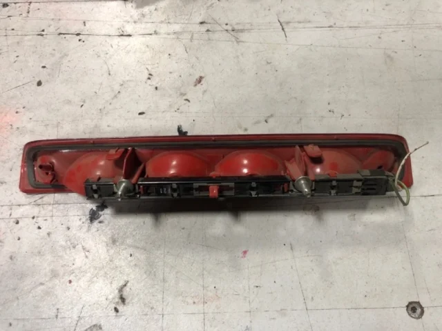 Стоп-сигнал правый для Peugeot 308 SW T7 2007-2014 на фотографиях