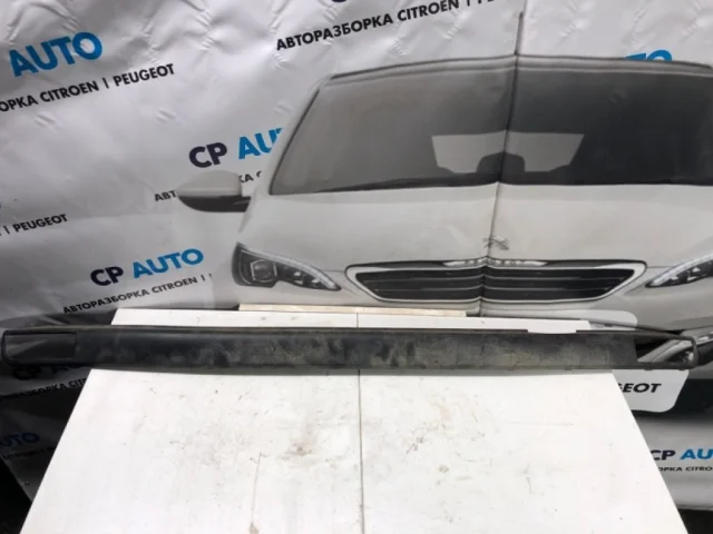 Накладка заднего бампера для Citroen C4 Хэтчбек 2010-2016 на фотографиях