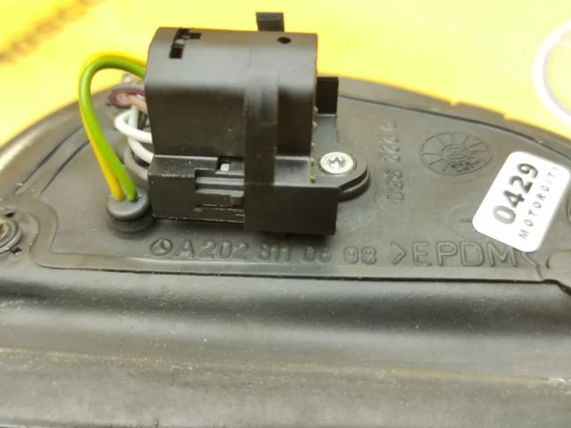 Стекла и зеркала для Mercedes-Benz C class W202 1993-2001 на фотографиях