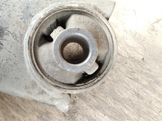 Рычаг задний левый нижний для Subaru Forester SH 2008-2012 на фотографиях