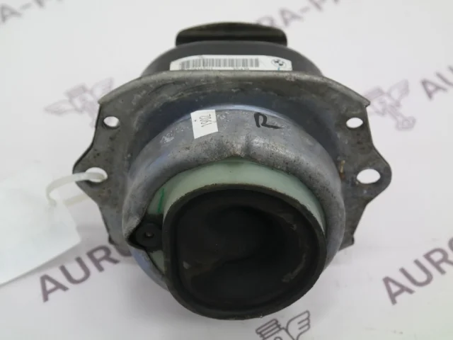 Опора двигателя передняя левая верхняя для BMW X5 Е70 2006-2013 на фотографиях